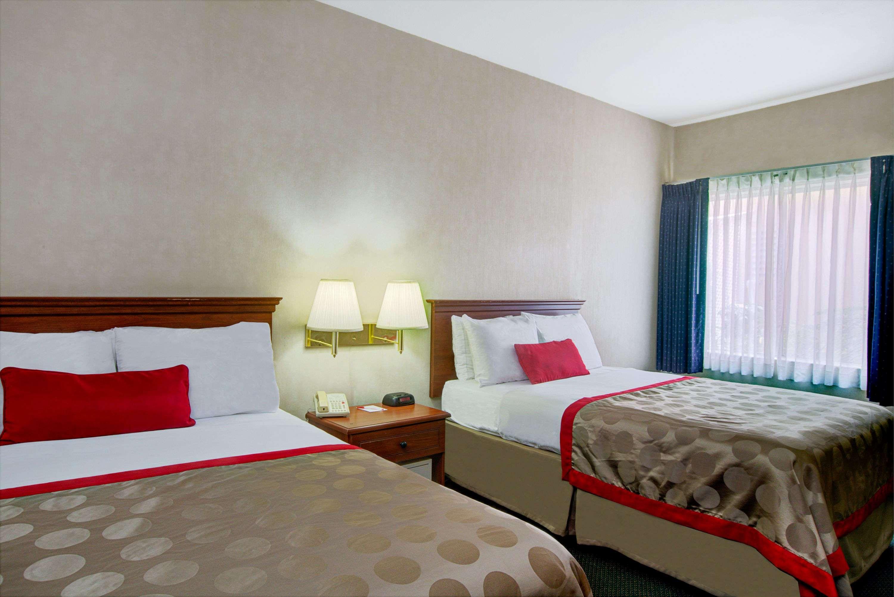 Hotel Ramada By Wyndham Hawthorne/Lax Extérieur photo