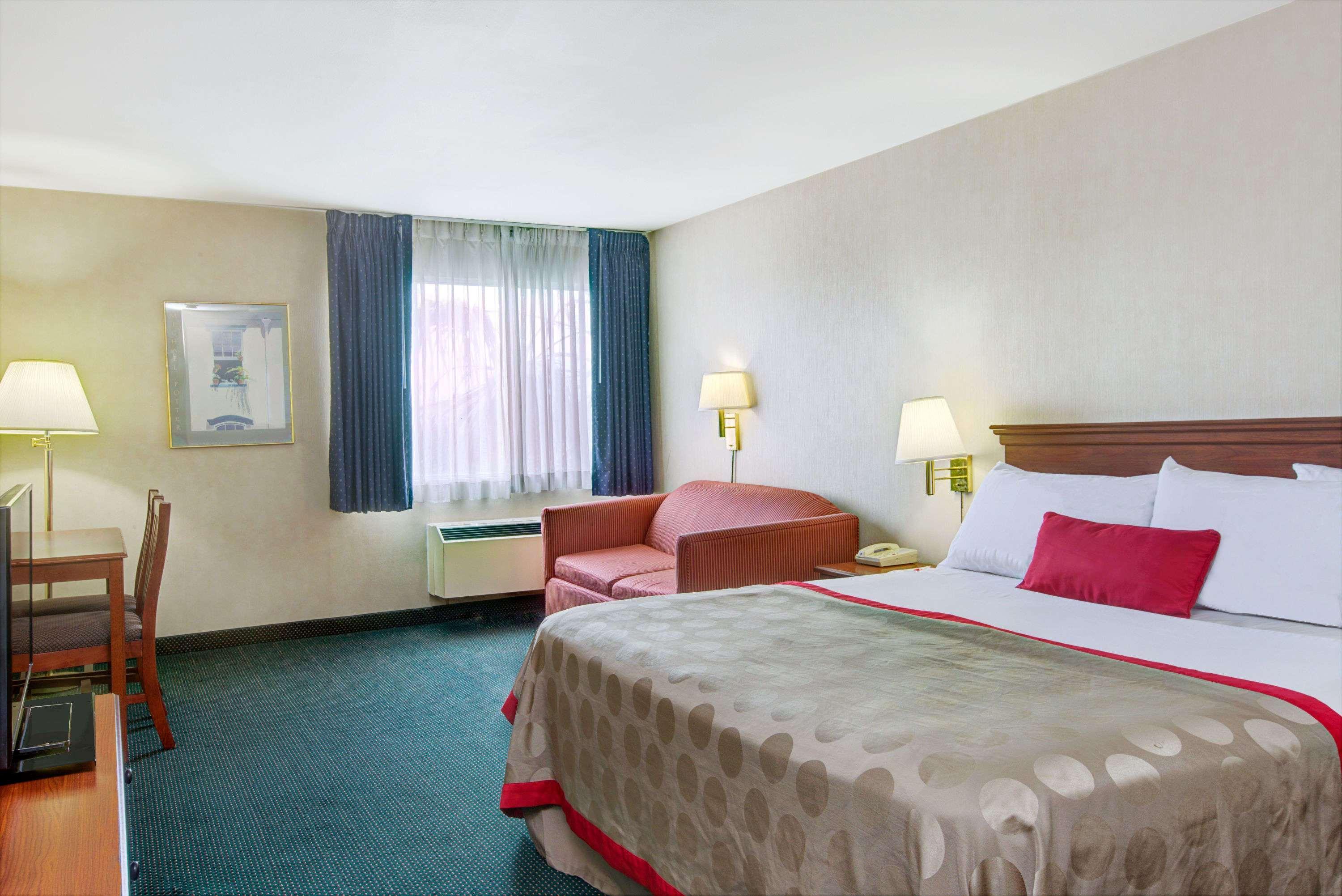 Hotel Ramada By Wyndham Hawthorne/Lax Extérieur photo